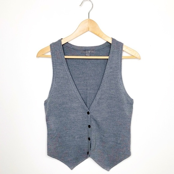 𝅺TWENTY One Gray knit button down vest. - Picture 1 of 8